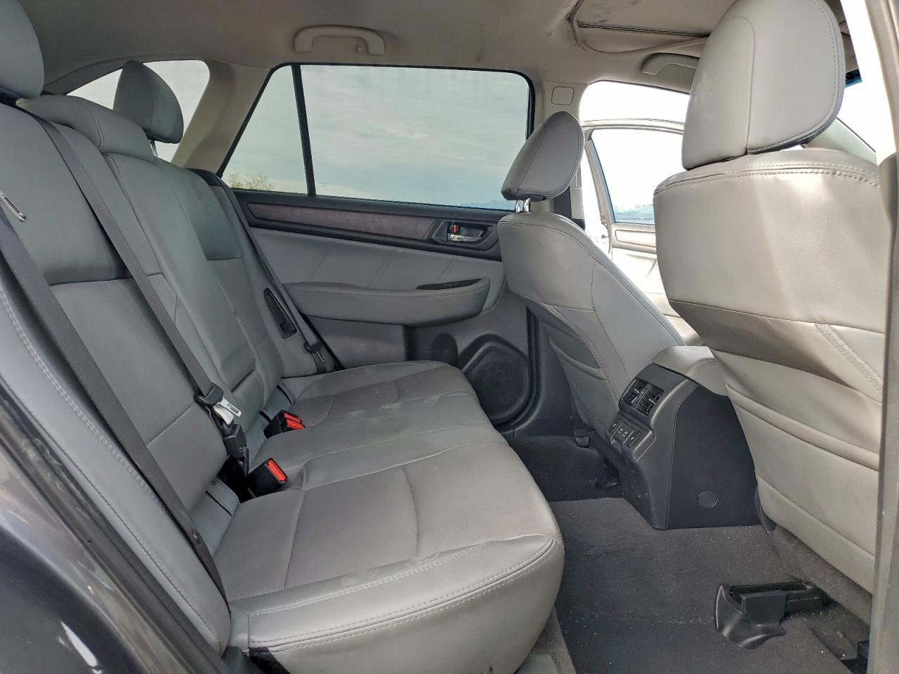 Subaru Outback 3.6r Limited Image 7