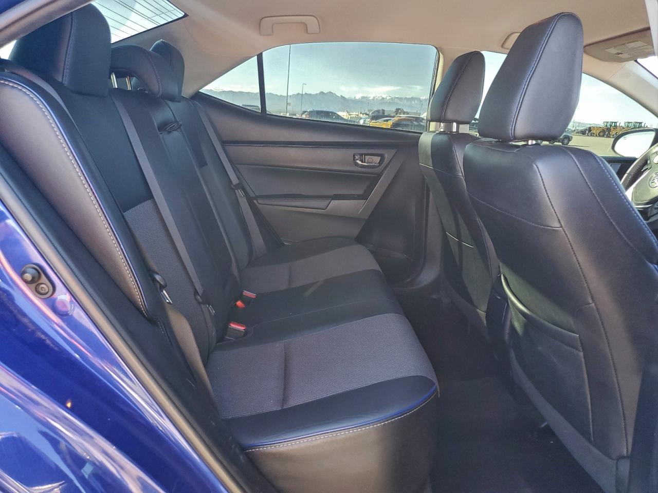 Toyota Corolla L Image 8