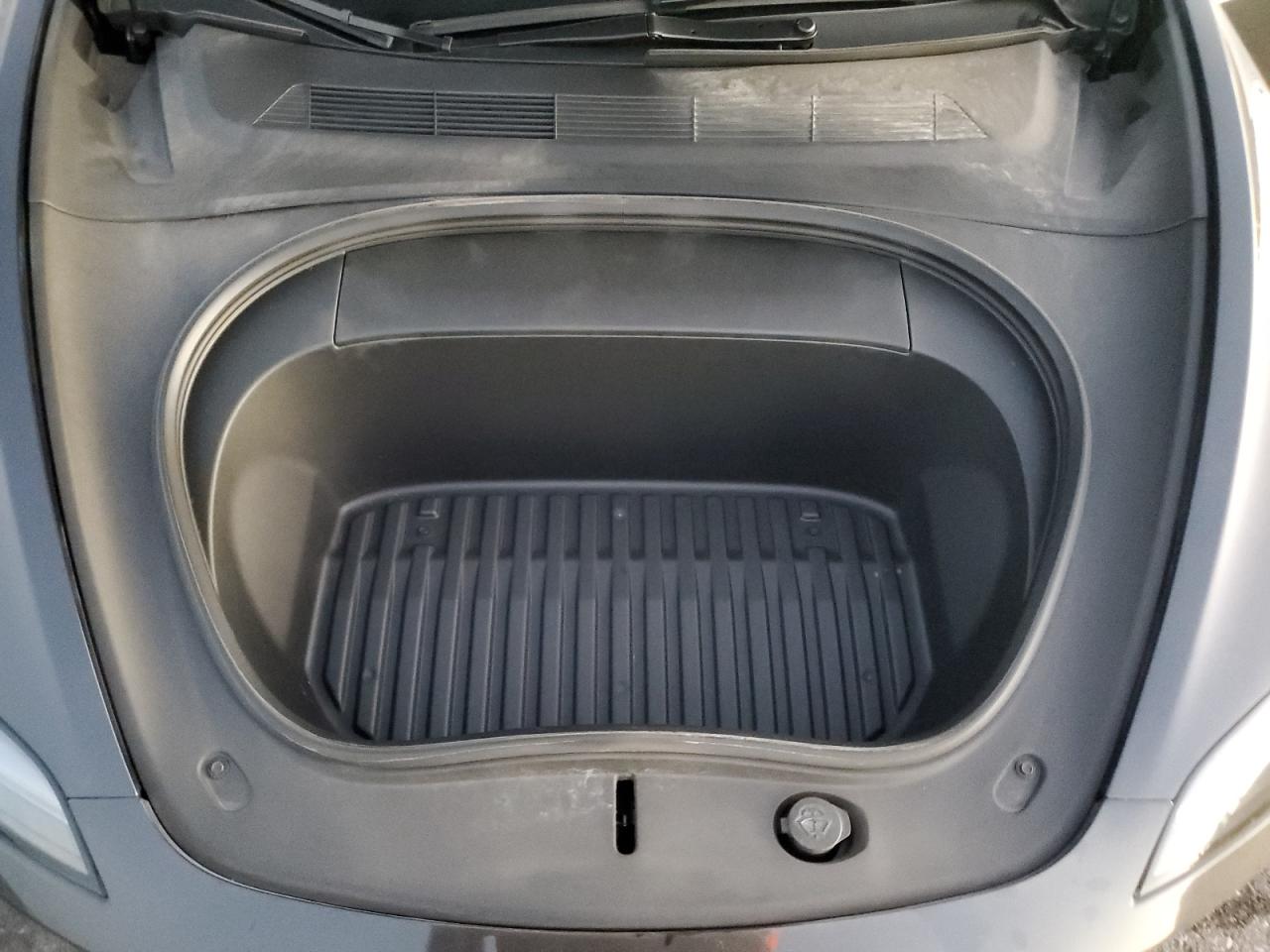Tesla Model 3 Image 8