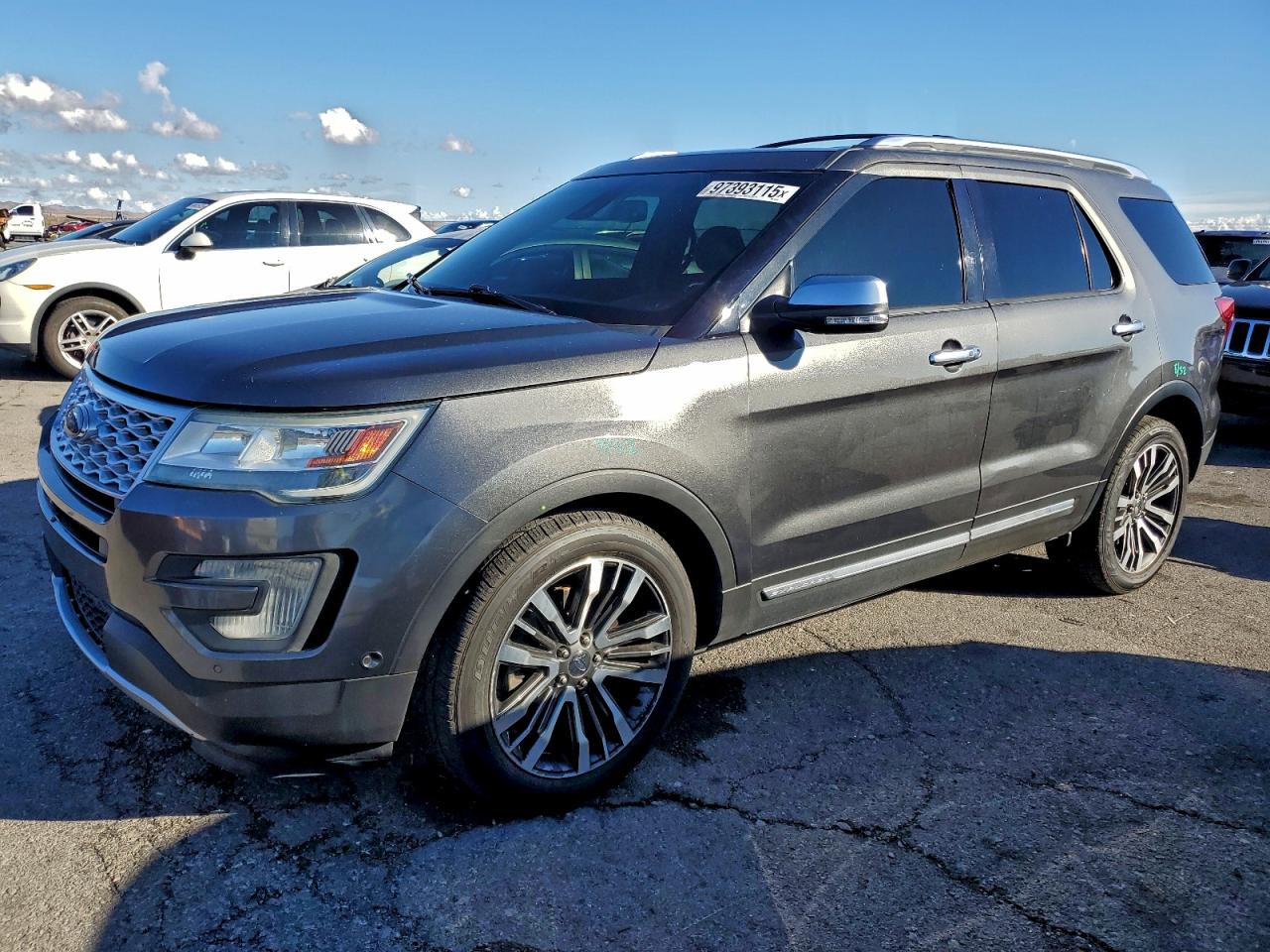 Ford Explorer Platinum Image 1