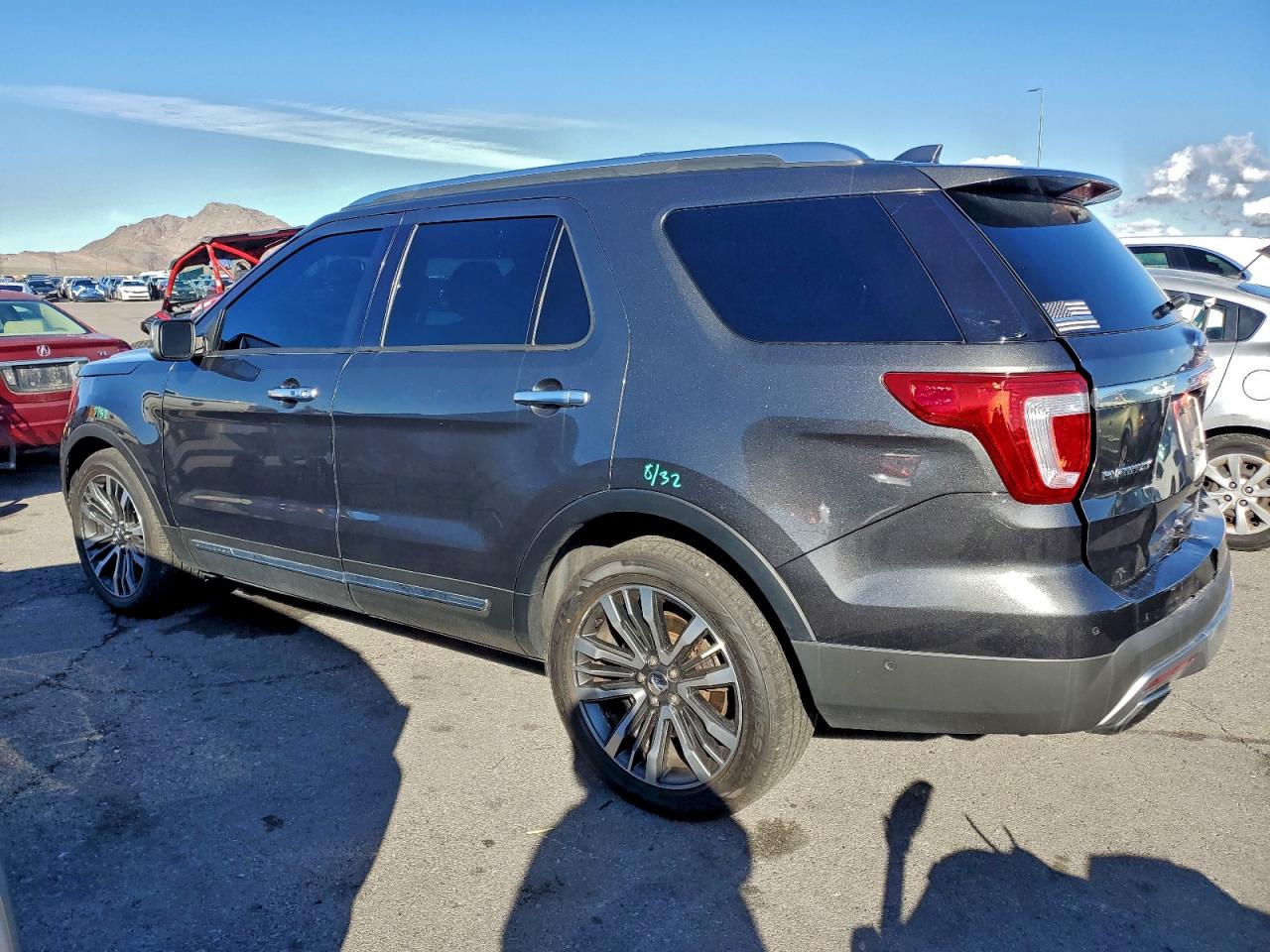 Ford Explorer Platinum Image 13
