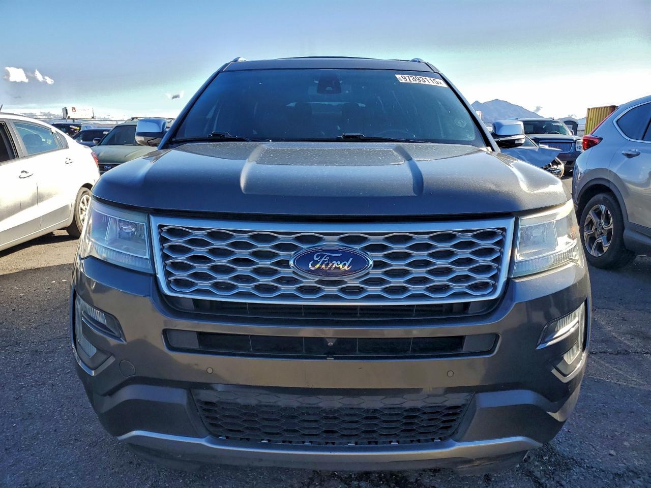 Ford Explorer Platinum Image 6