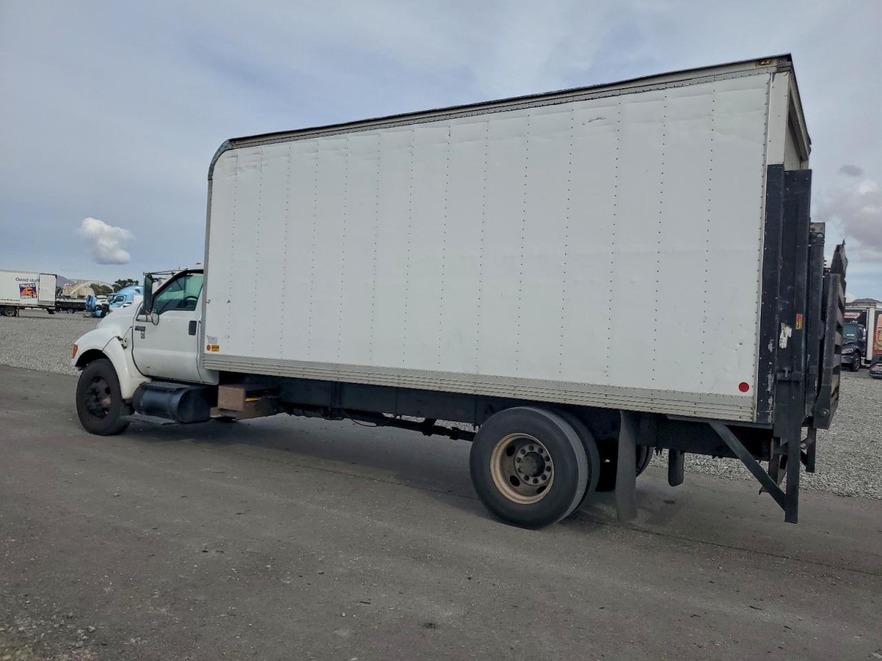 Ford F-650 Super Duty Image 13