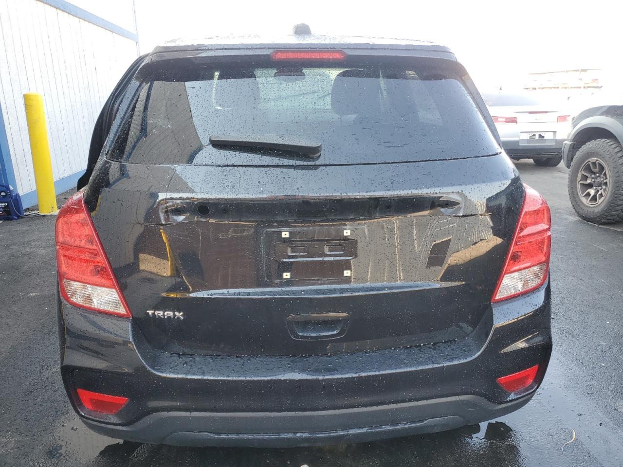 Chevrolet Trax Ls Image 2