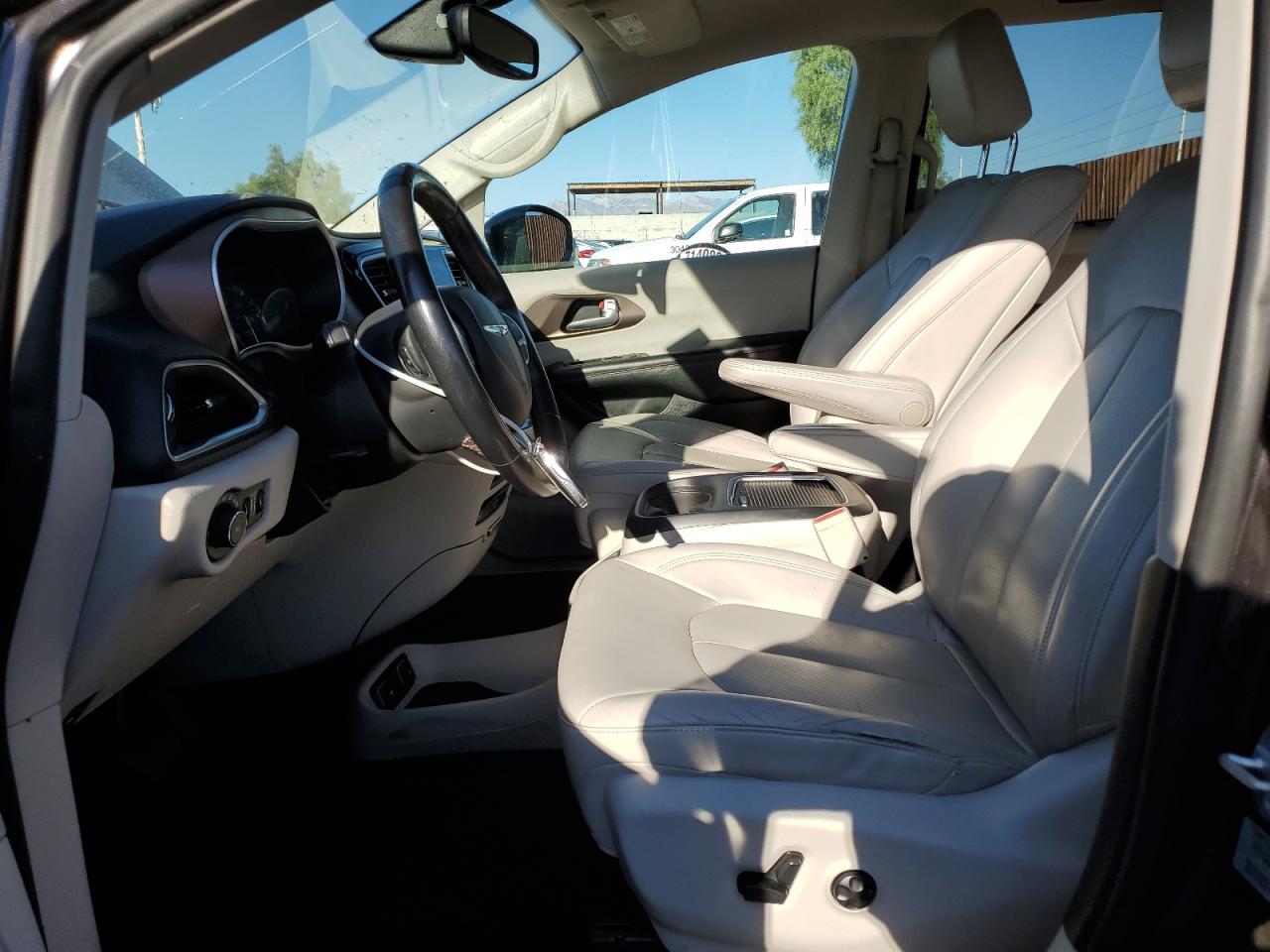 Chrysler Pacifica Touring L Plus Image 5