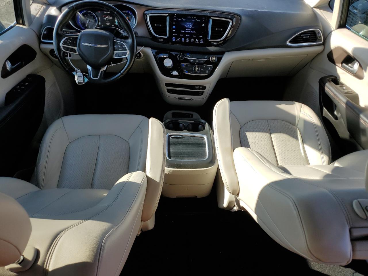 Chrysler Pacifica Touring L Plus Image 10