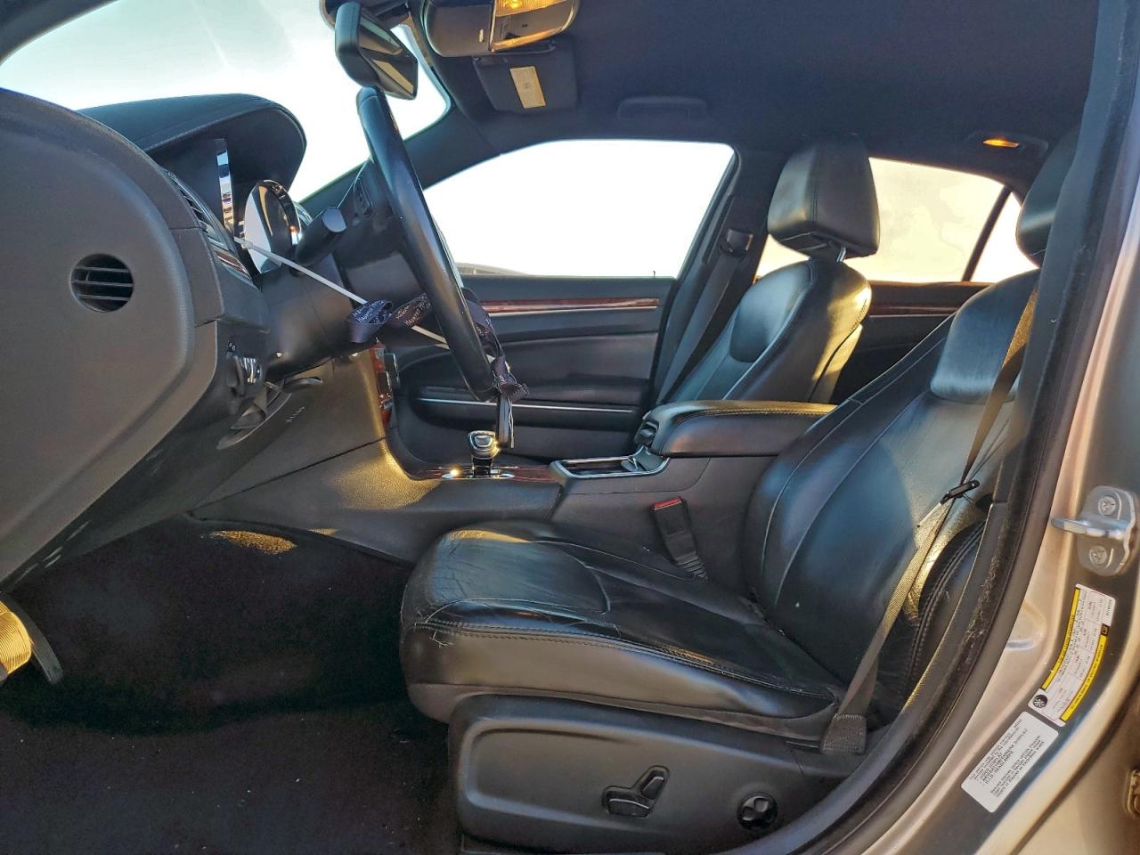 Chrysler 300 Image 5