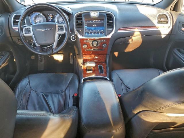 Chrysler 300 Image 8