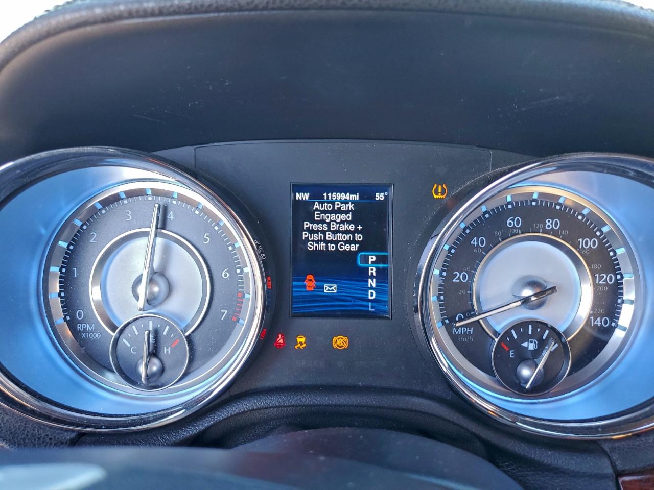 Chrysler 300 Image 11