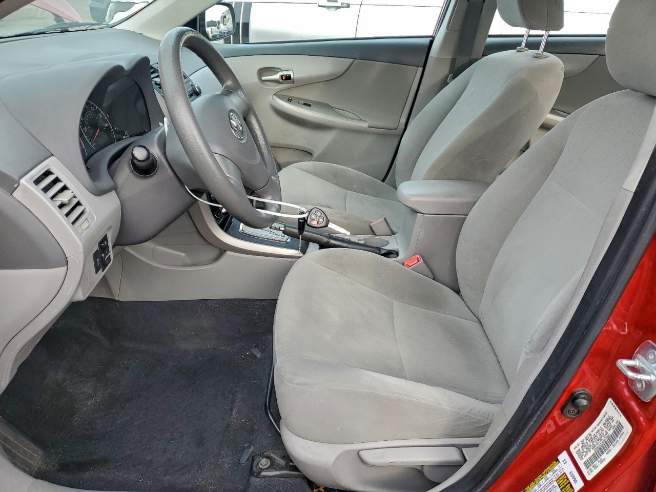 Toyota Corolla Base Image 7