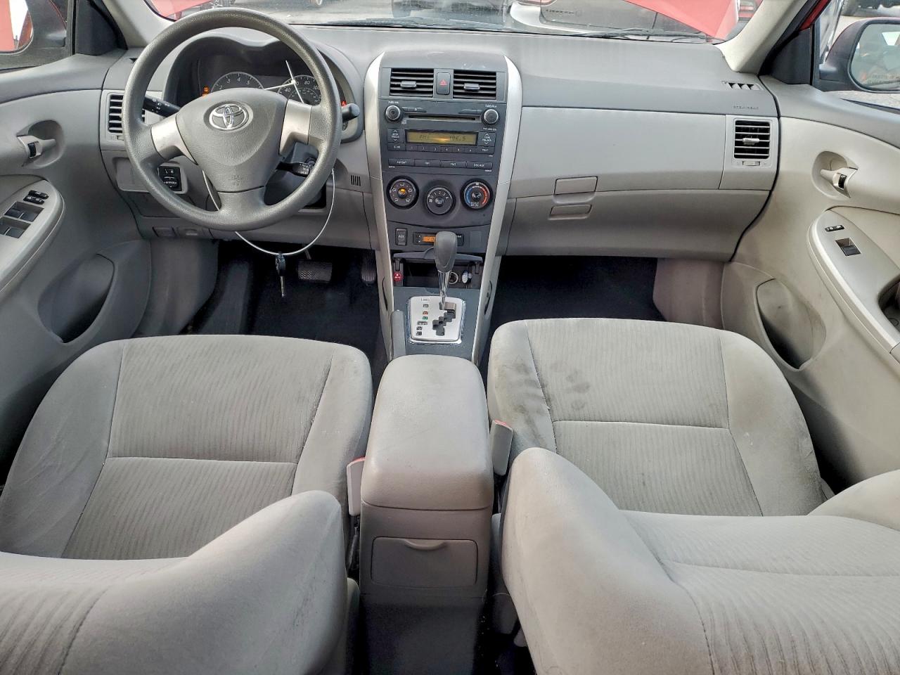Toyota Corolla Base Image 10