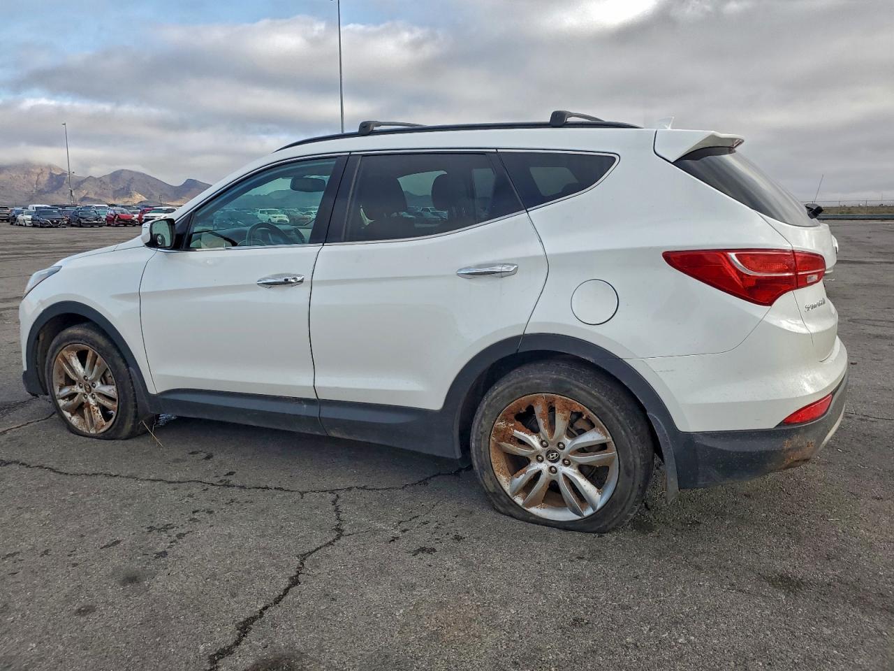 Hyundai SANTA FE Image 2