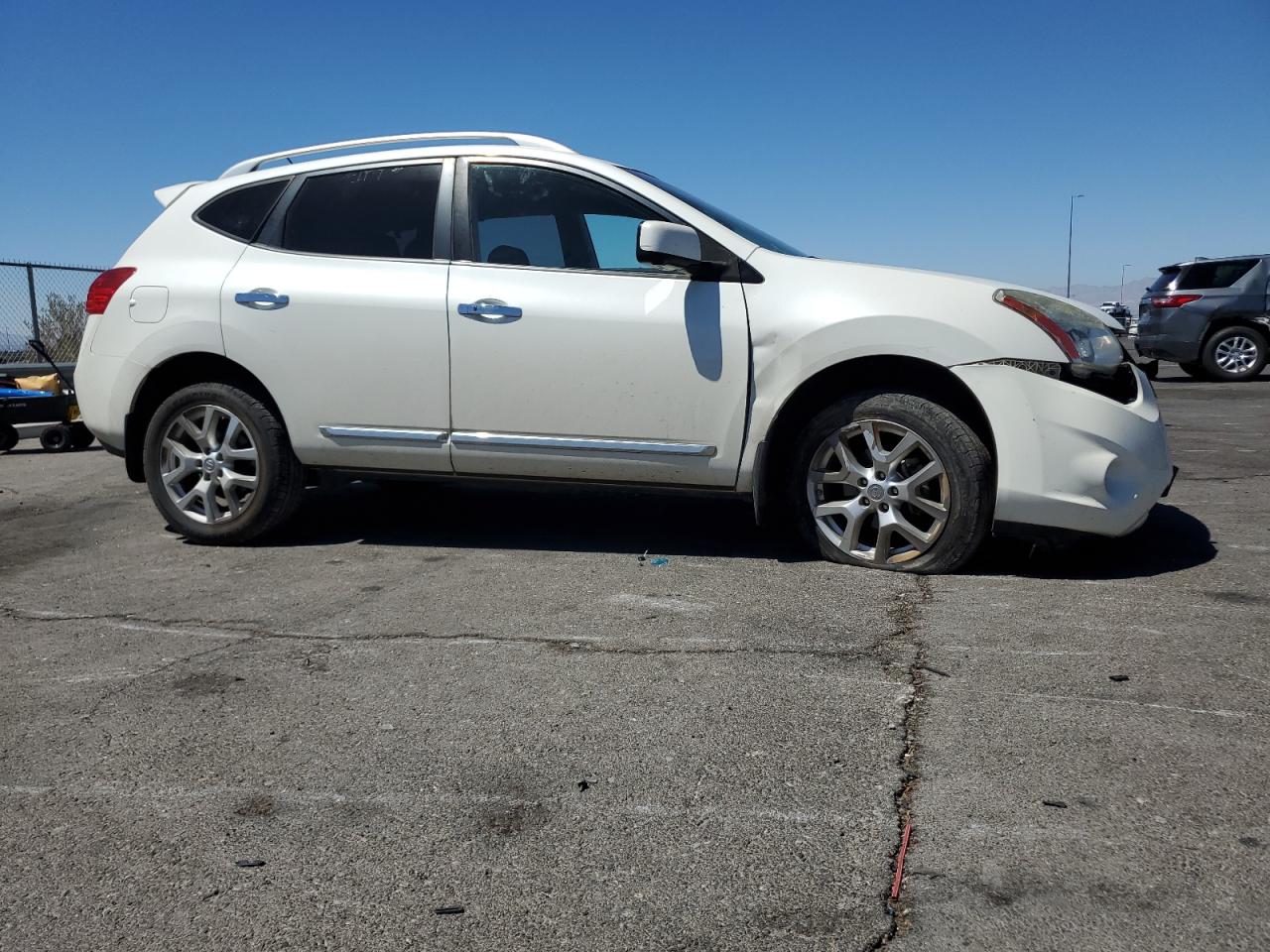 Nissan Rogue S Image 2