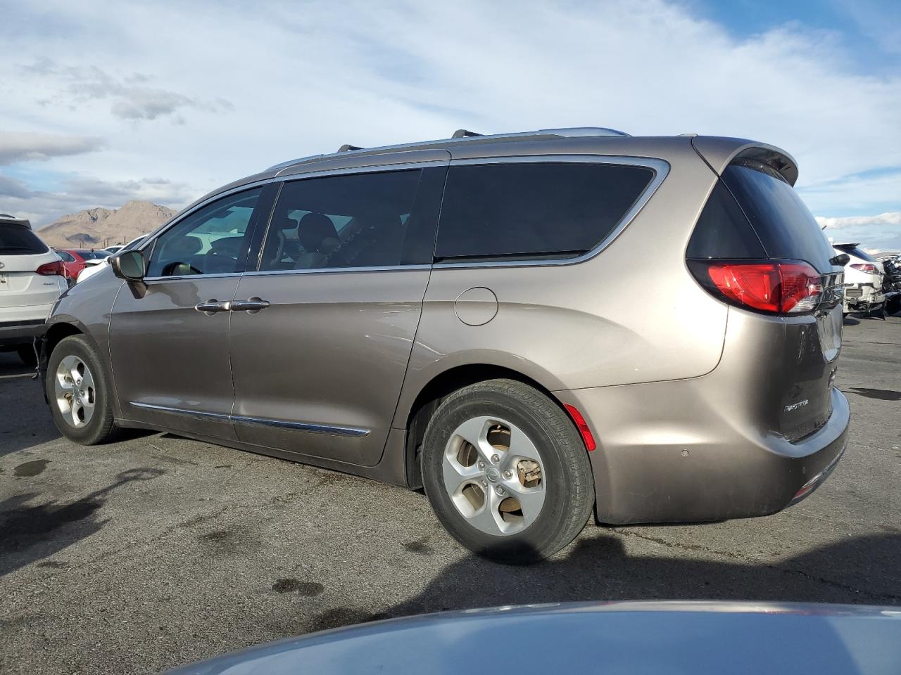 Chrysler Pacifica Touring L Plus Image 4