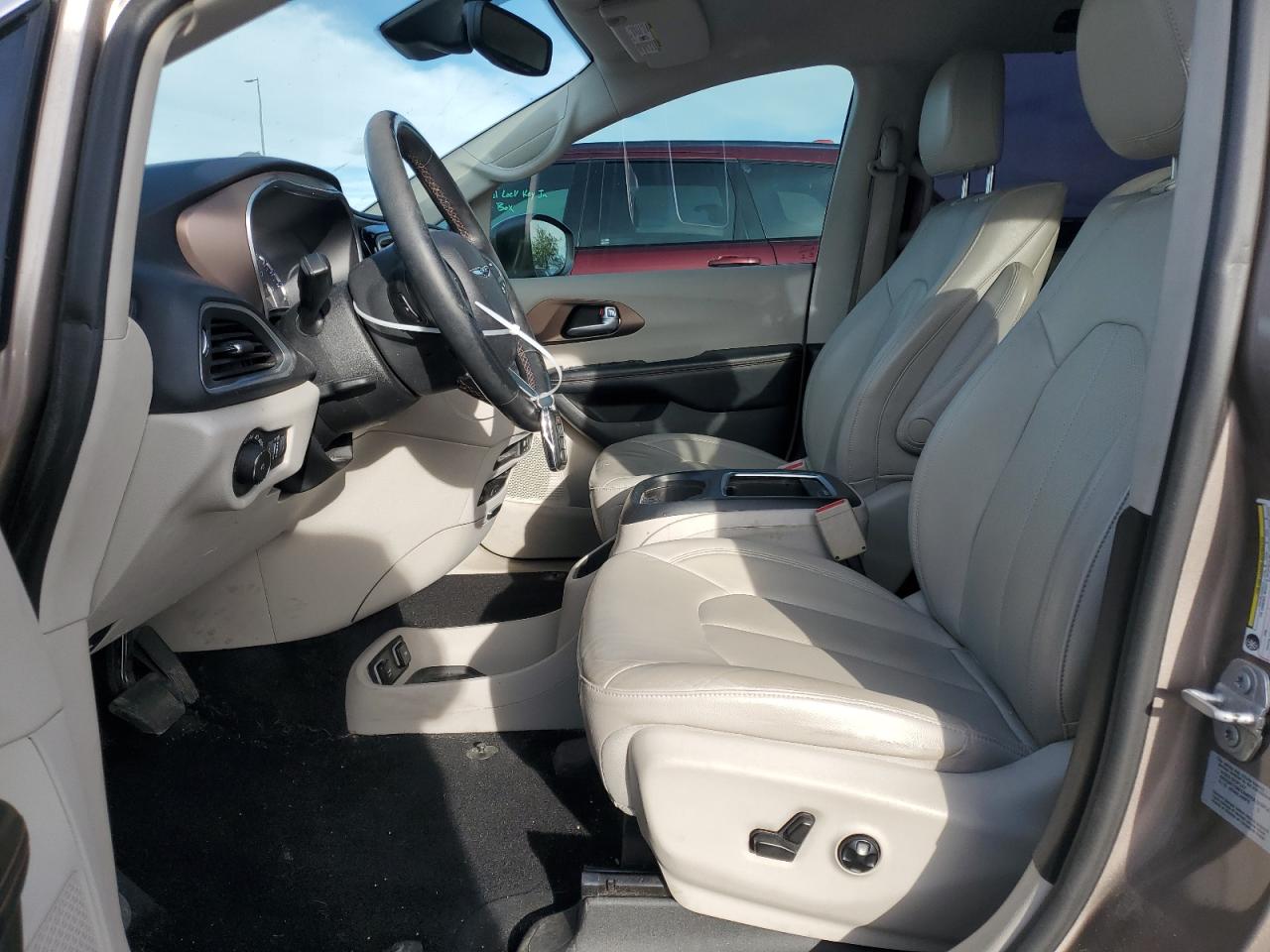 Chrysler Pacifica Touring L Plus Image 3