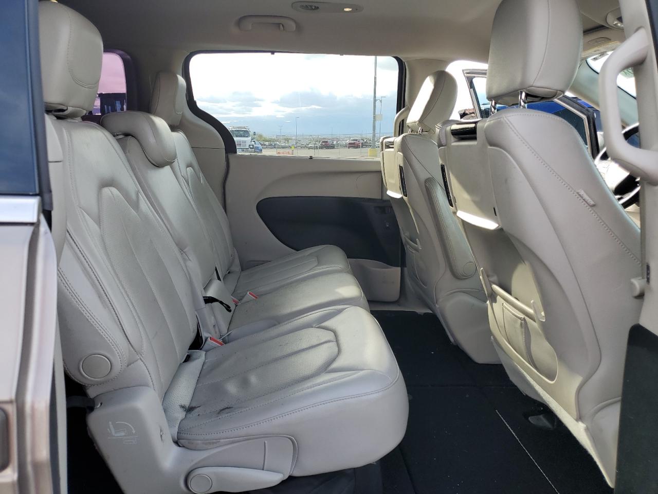 Chrysler Pacifica Touring L Plus Image 9