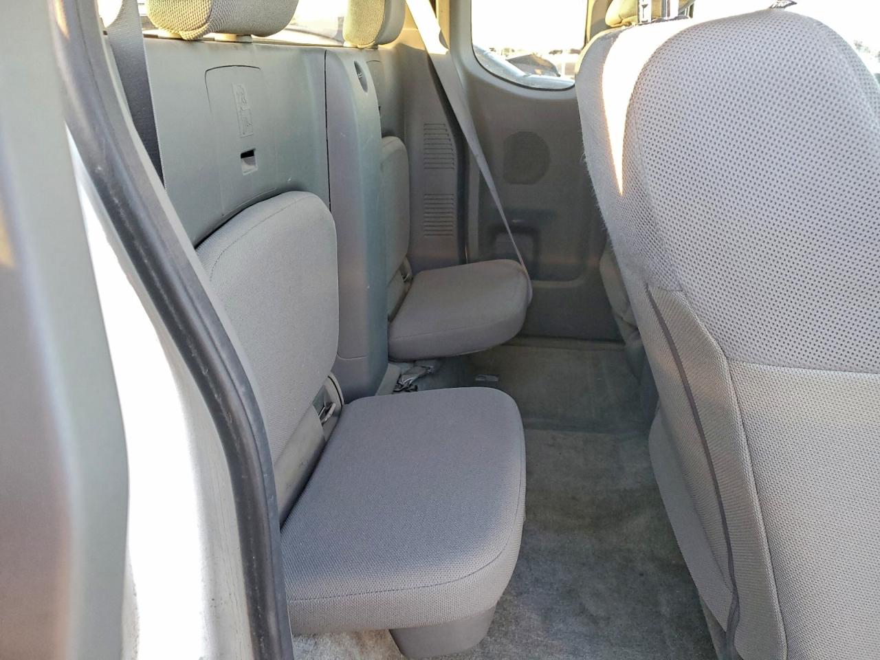 Nissan Frontier S Image 7