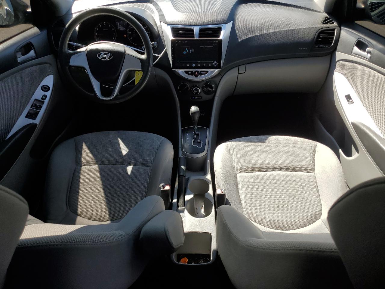 Hyundai ACCENT Gls Image 11