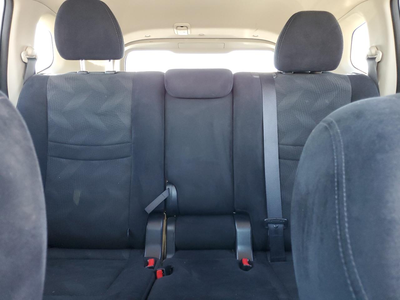 Nissan Rogue S Image 8