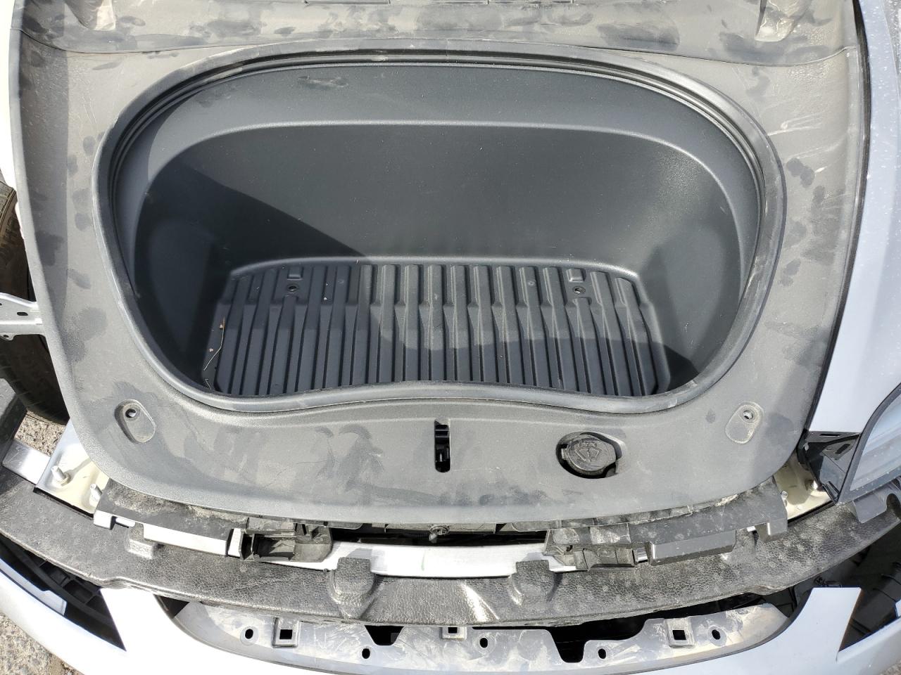 Tesla Model 3 Image 8