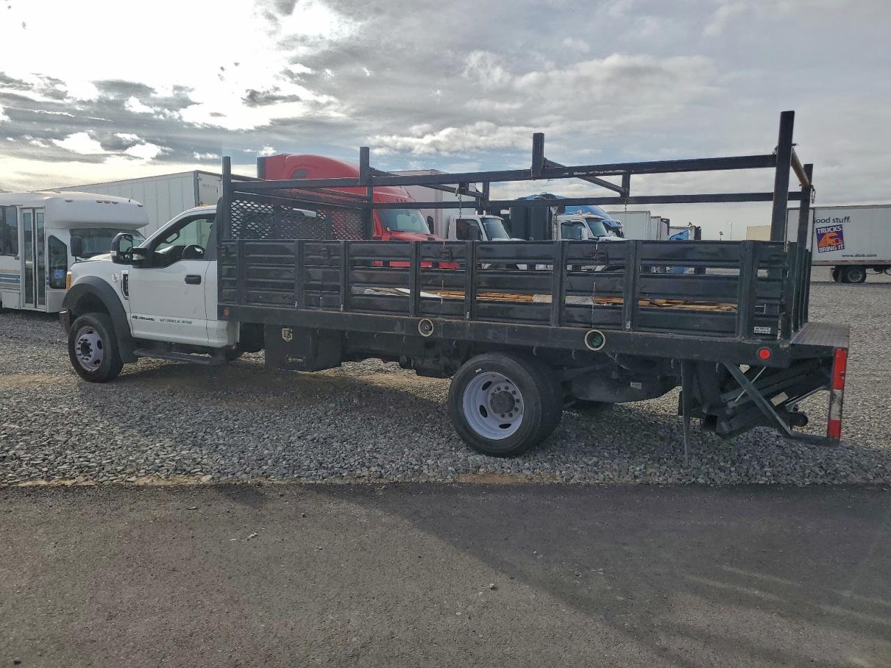 Ford F-550 Super Duty Image 5