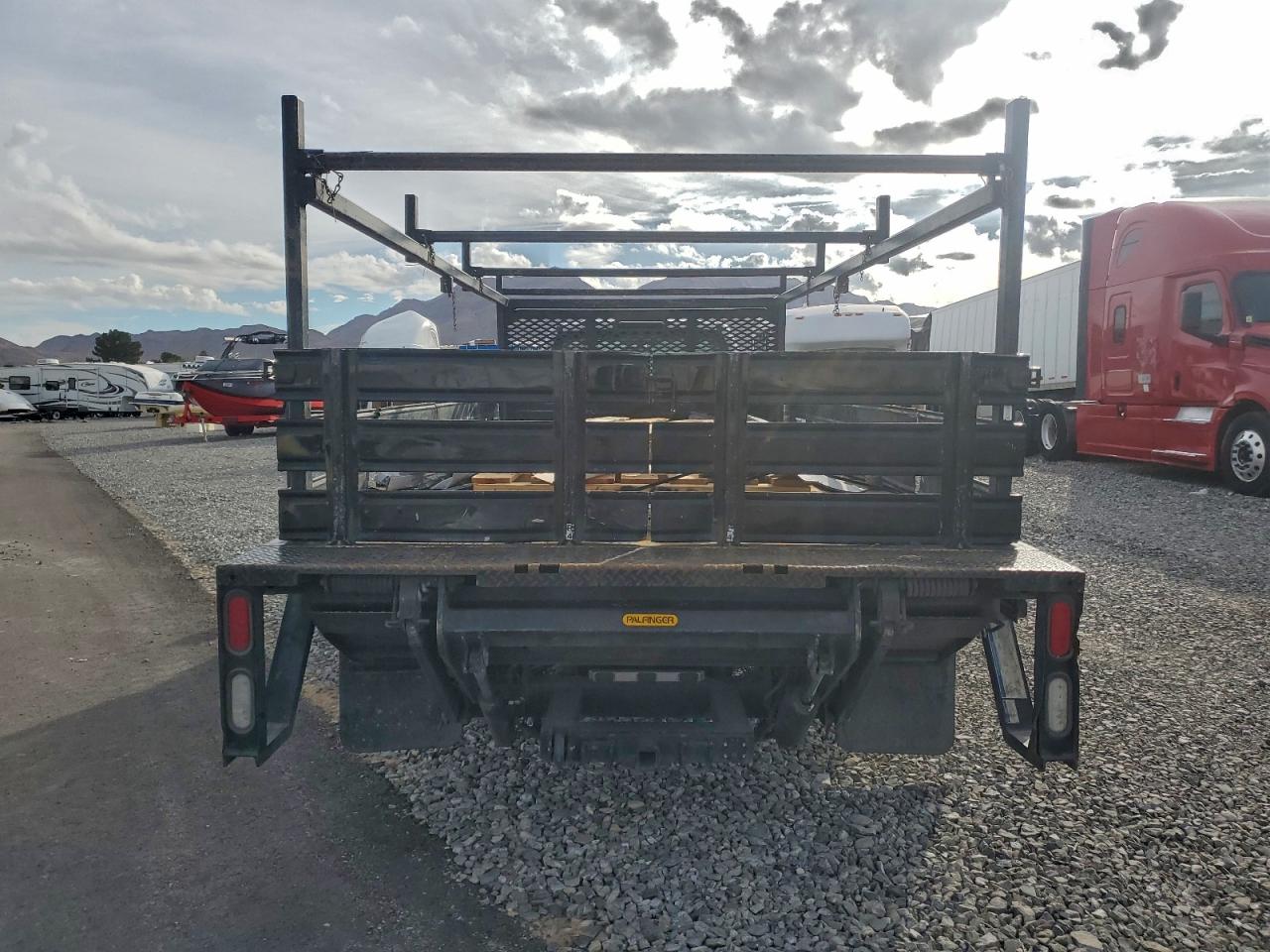 Ford F-550 Super Duty Image 8