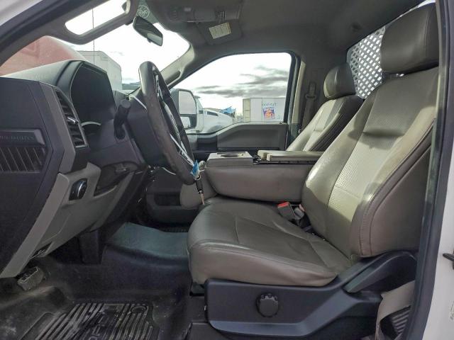 Ford F-550 Super Duty Image 11