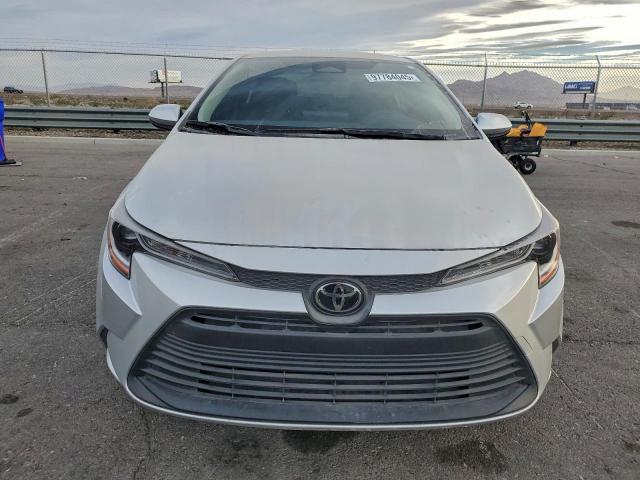 Toyota Corolla Le Image 6