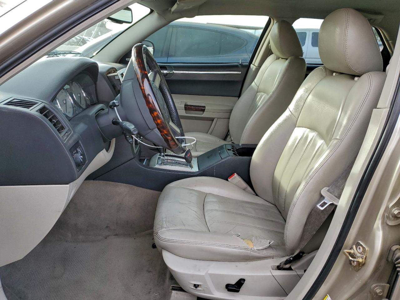 Chrysler 300 Image 7