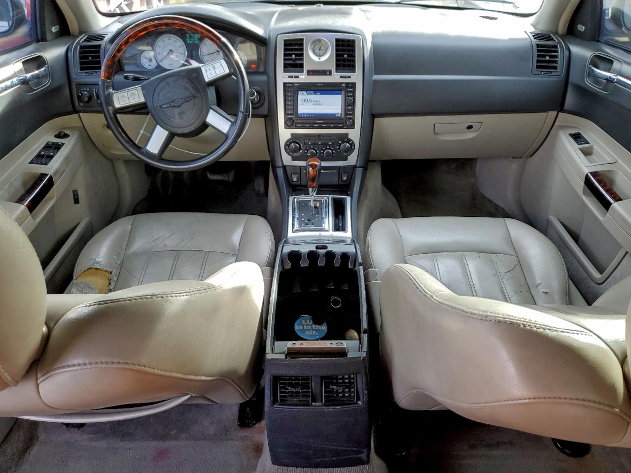 Chrysler 300 Image 8