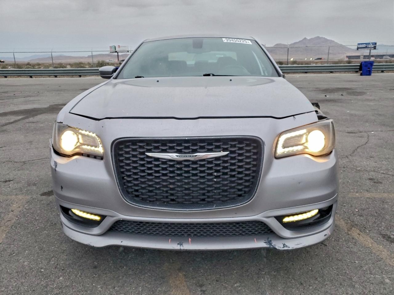 Chrysler 300 S Image 9