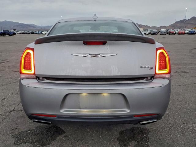 Chrysler 300 S Image 11
