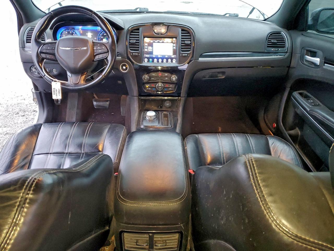 Chrysler 300 S Image 13