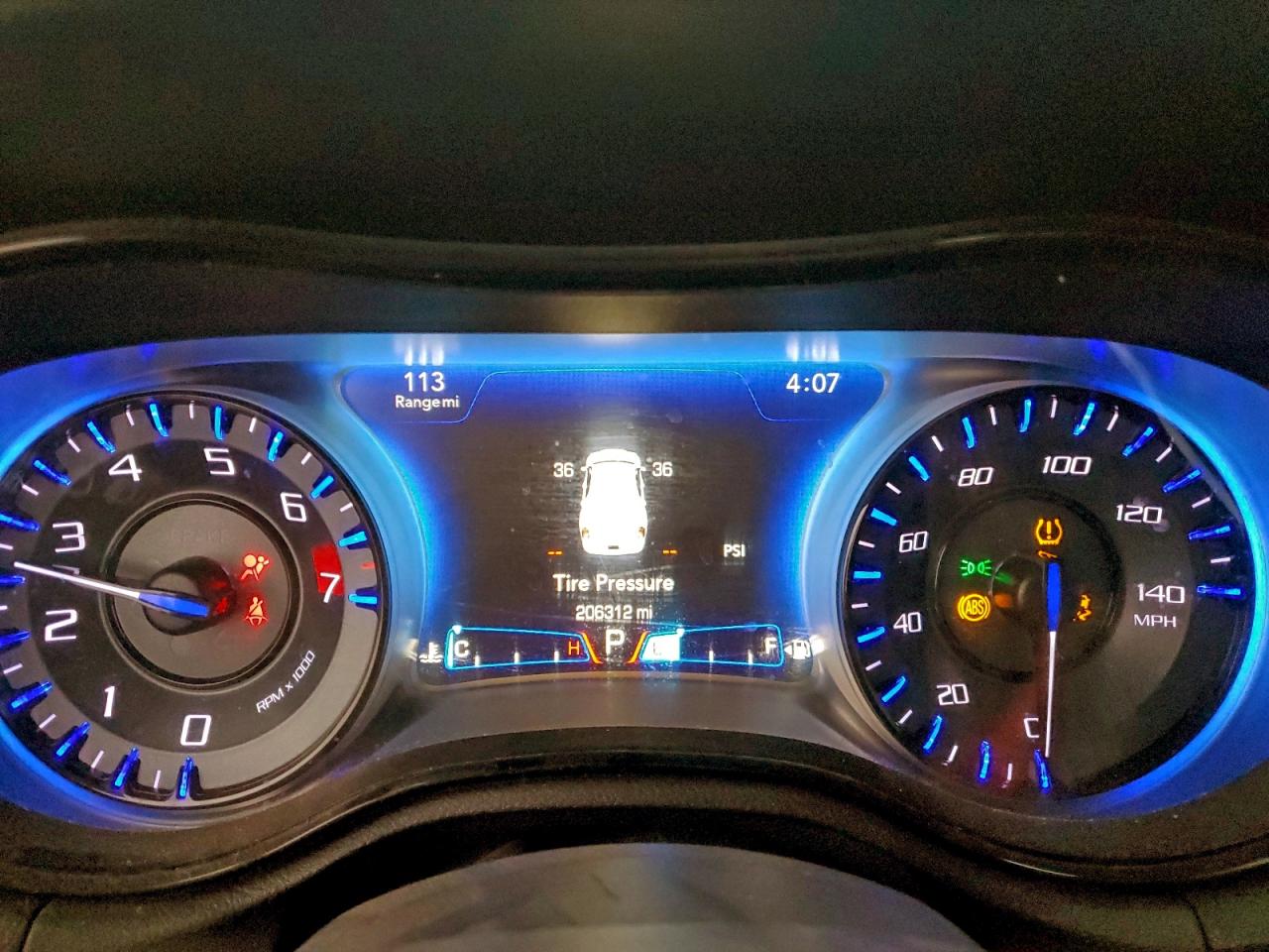 Chrysler 300 S Image 8