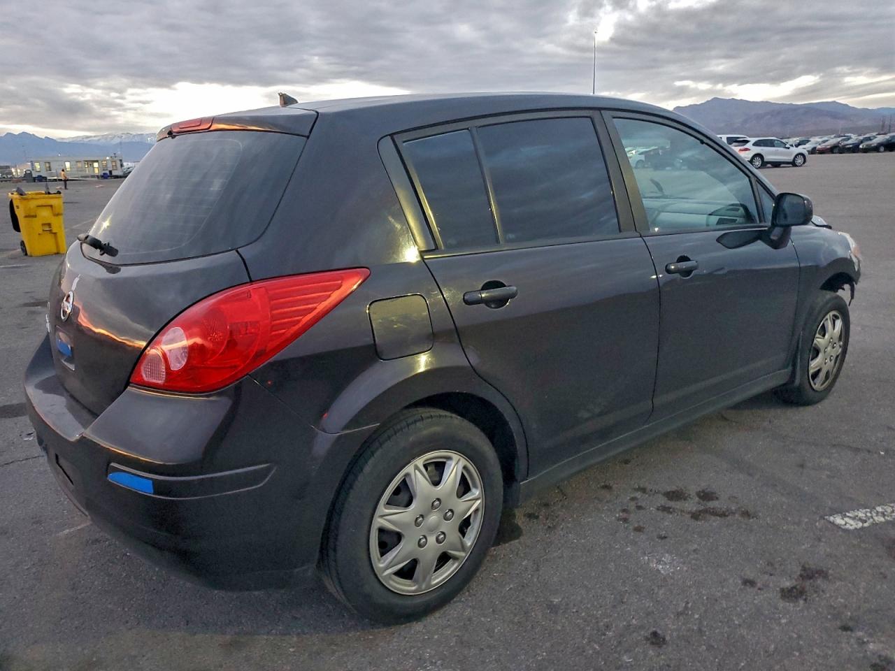 Nissan Versa S Image 3