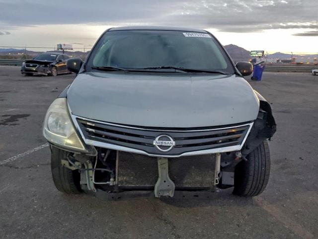 Nissan Versa S Image 5