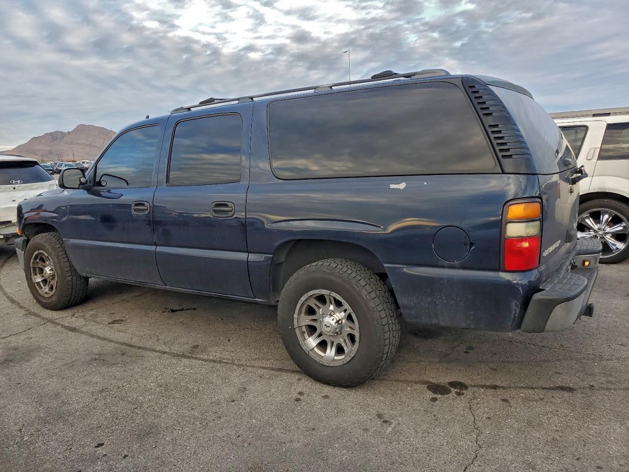 Chevrolet Suburban C1500 Image 13