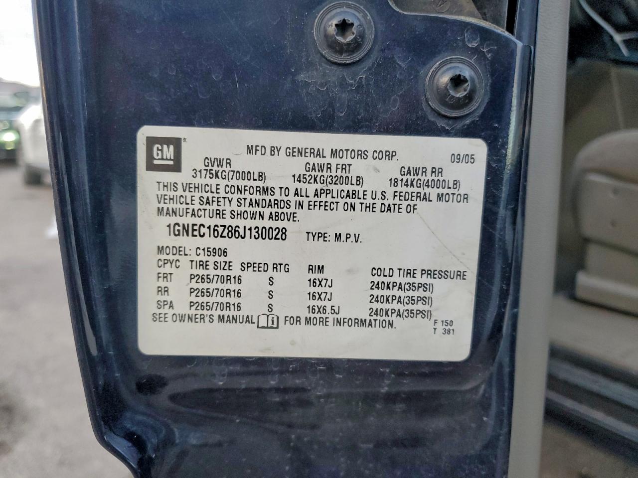 Chevrolet Suburban C1500 Image 10