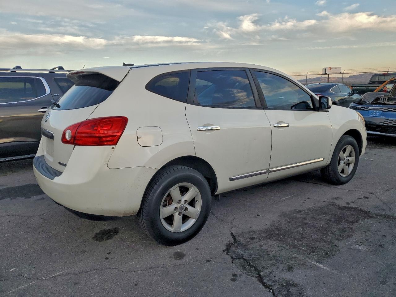 Nissan Rogue S Image 2