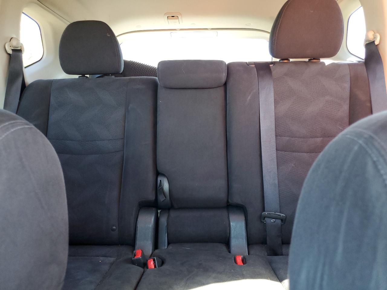 Nissan Rogue S Image 3