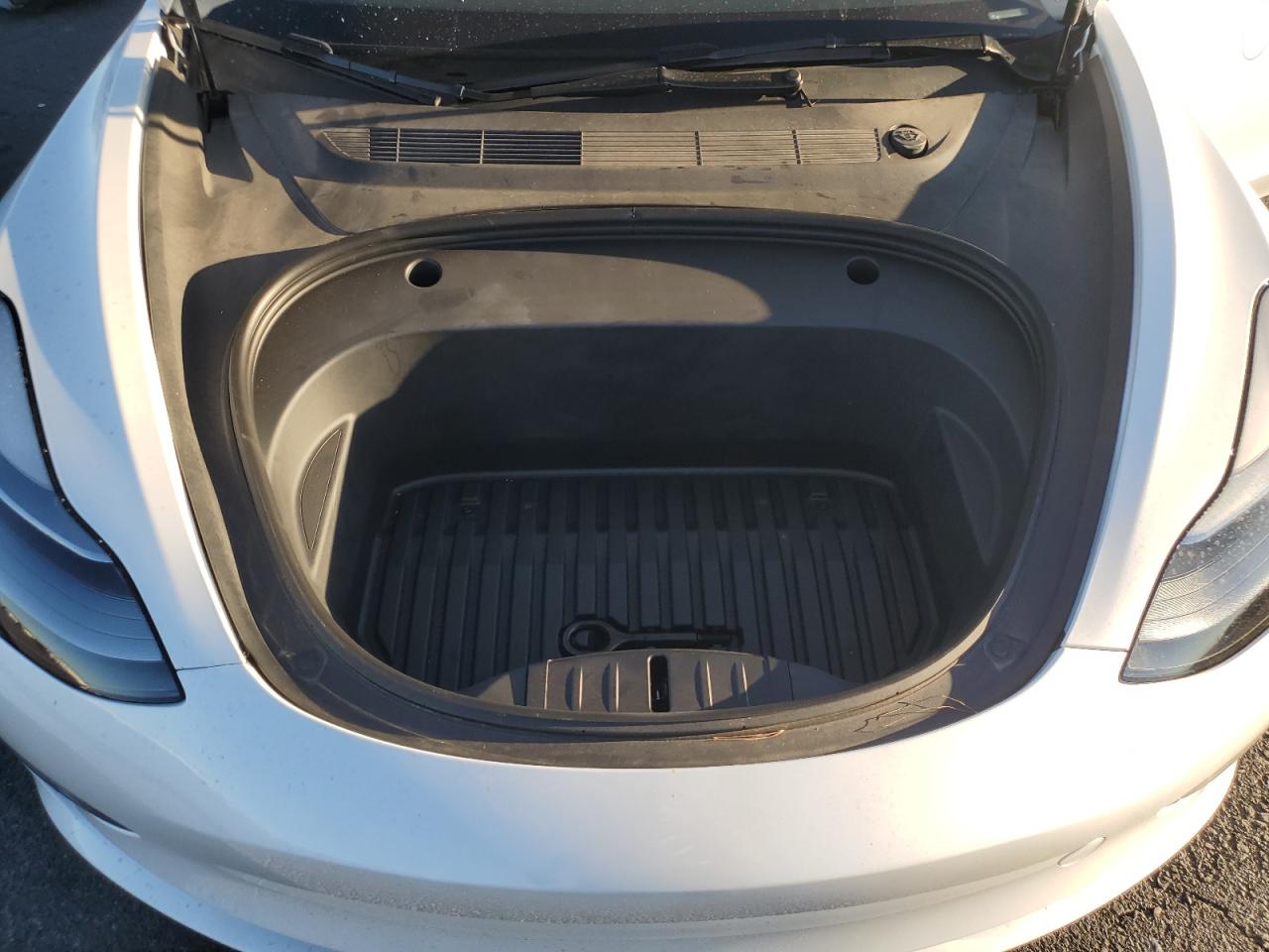 Tesla Model 3 Image 5