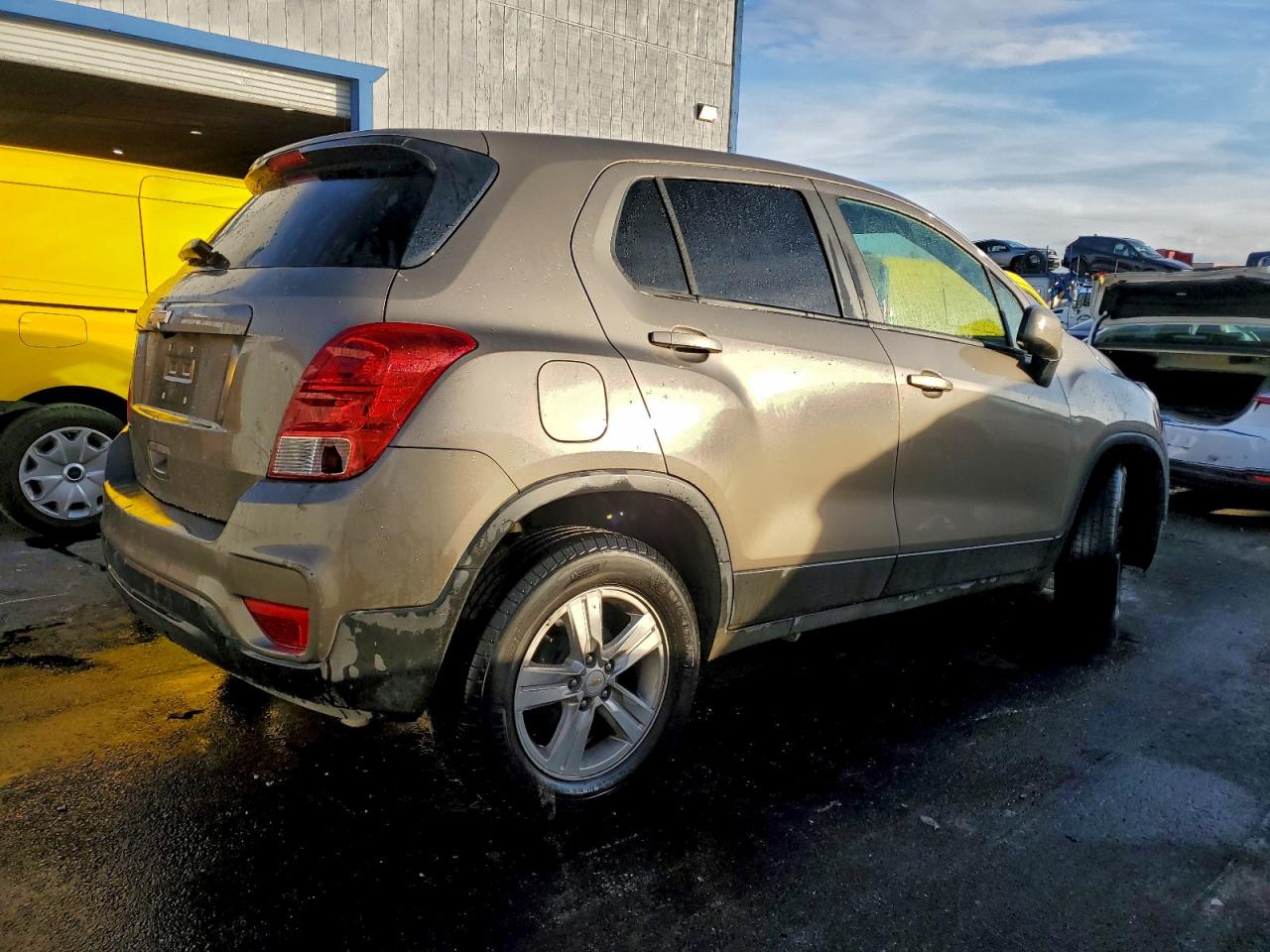 Chevrolet Trax Ls Image 2