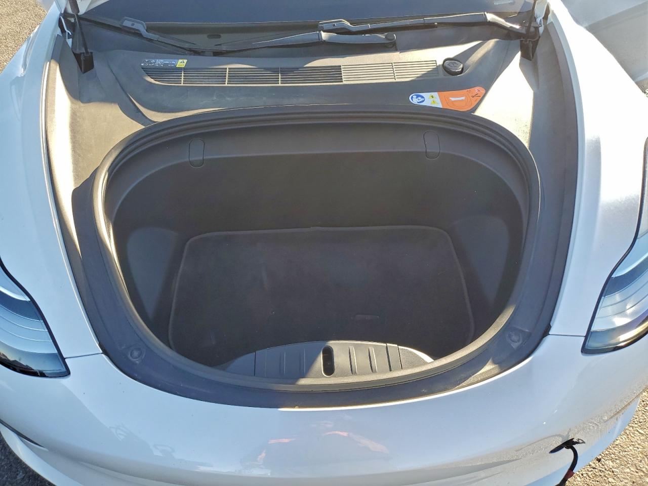 Tesla Model 3 Image 8