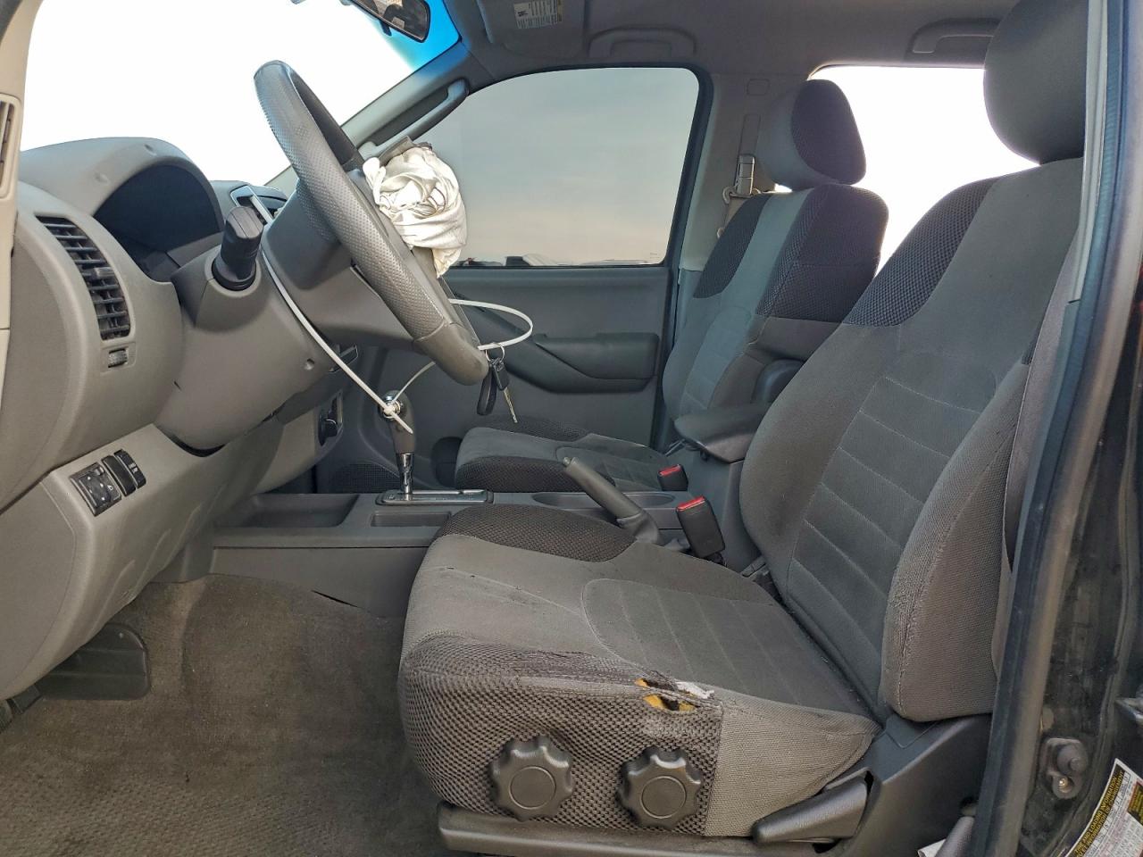 Nissan Frontier Crew Cab Se Image 2