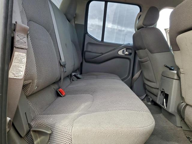 Nissan Frontier Crew Cab Se Image 10